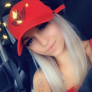 Meet your Posher, Laurie